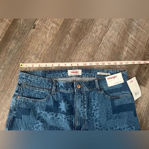 Wrangler Mid-Rise Vintage Short- Size 12 - Picture 4 of 9
